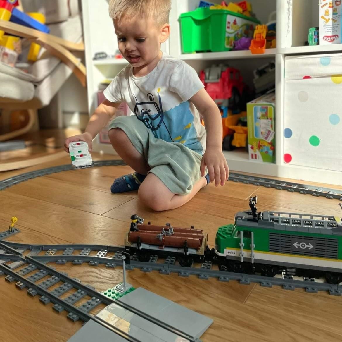LEGO поезд