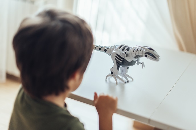 Мальчик с динозавром