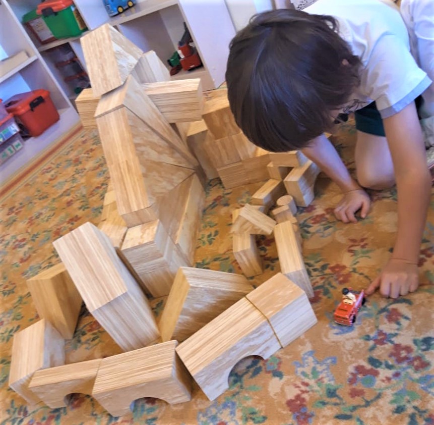 Игра с деревянным конструктором