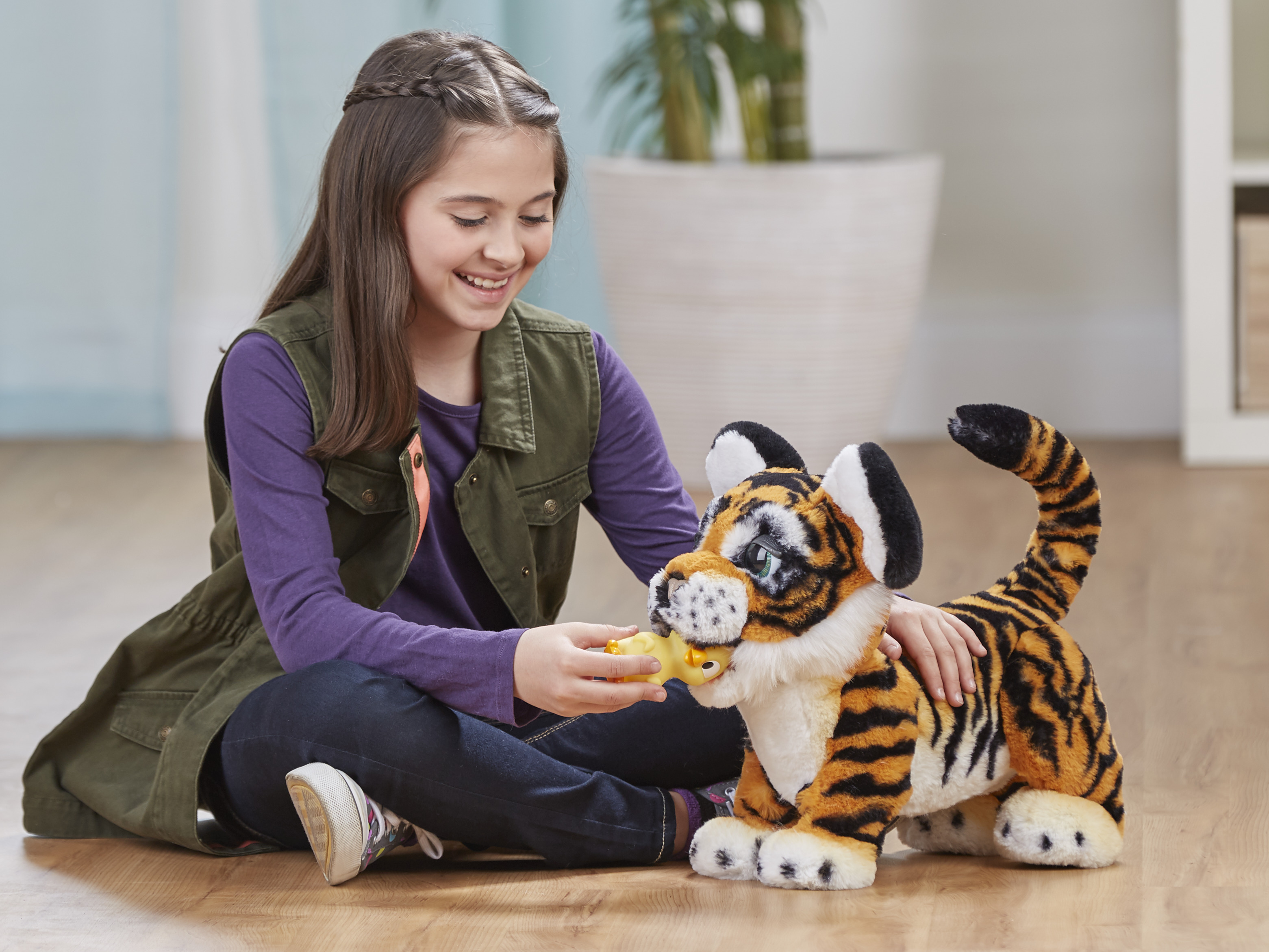 Интерактивные игрушки furReal учат малышей заботе о животных
