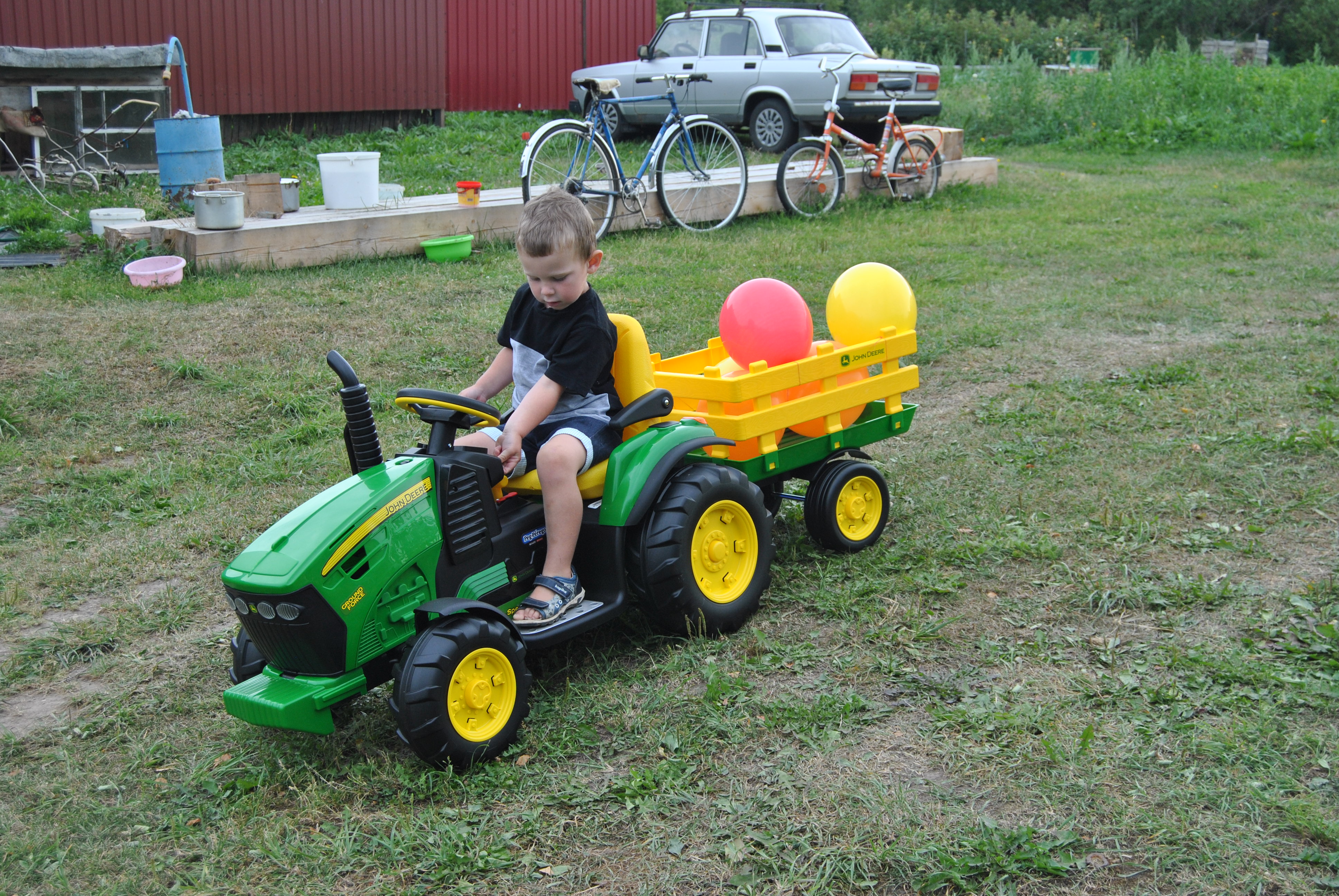 Электротрактор John Deere Ground Force Peg-Perego