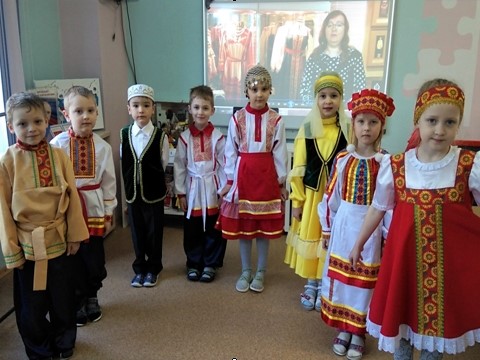 Русская народная игра «Золотые ворота» Русская народная игра «Золотые ворота»