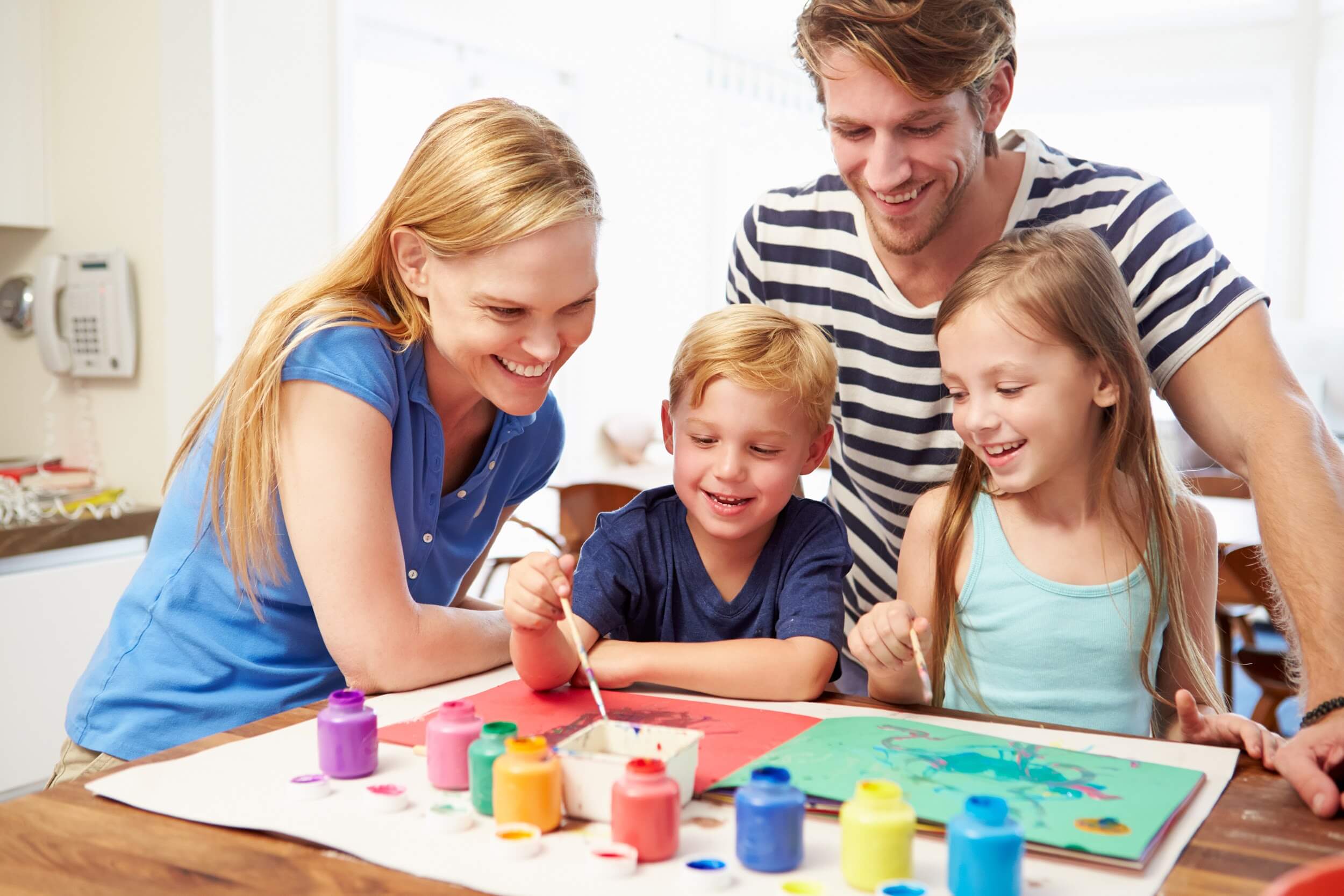 Родители. Родители и дети. Семейная арт терапия. Совместное творчество с детьми. Дети и родители вместе.