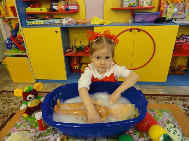 Купаем куклу Купаем куклу