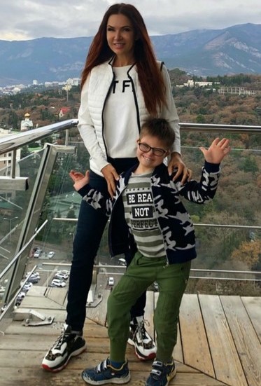 Эвелина Блёданс с сыном
