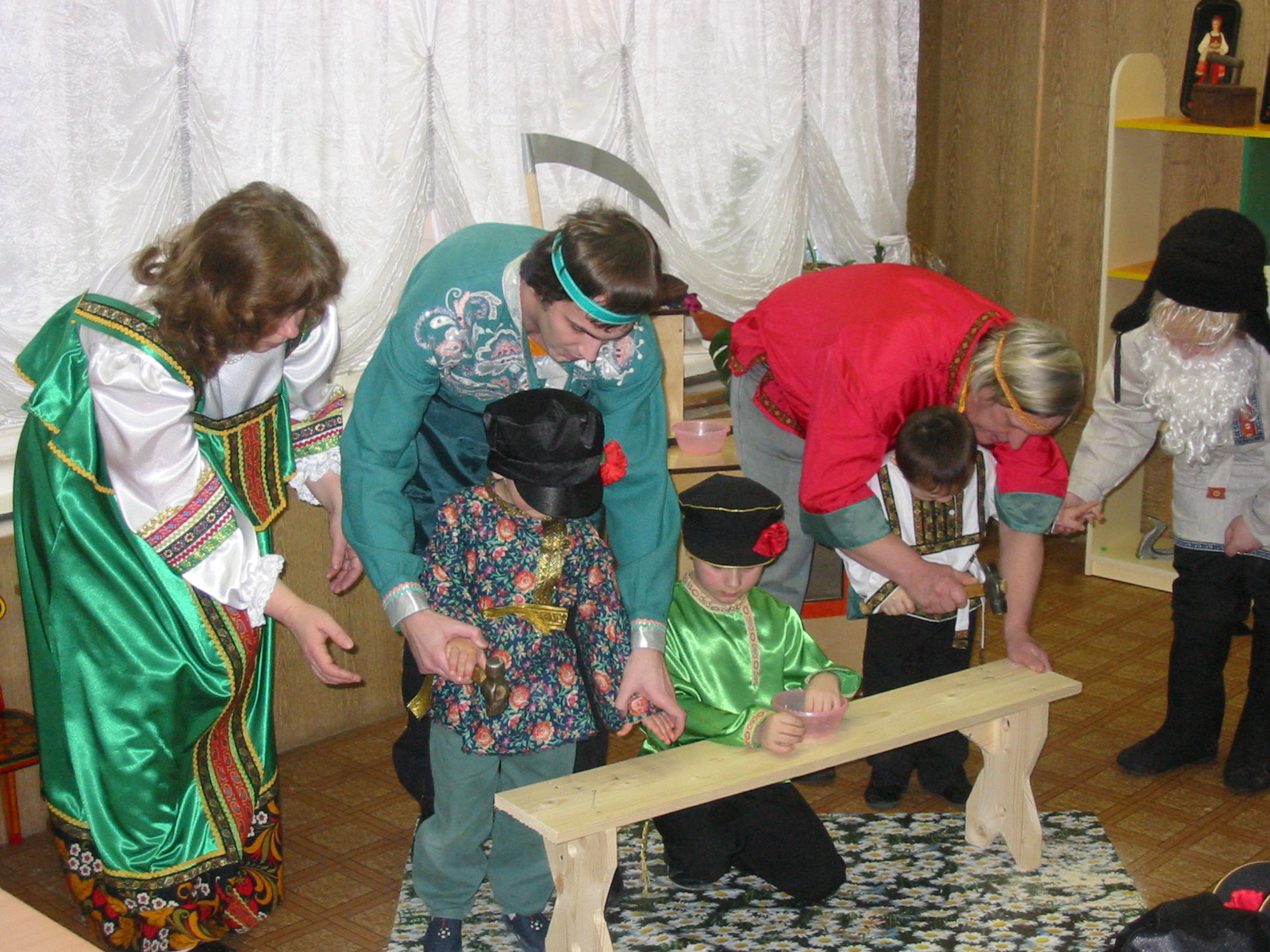 Данила – плотник, Гаврил – кузнец Данила – плотник, Гаврил – кузнец
