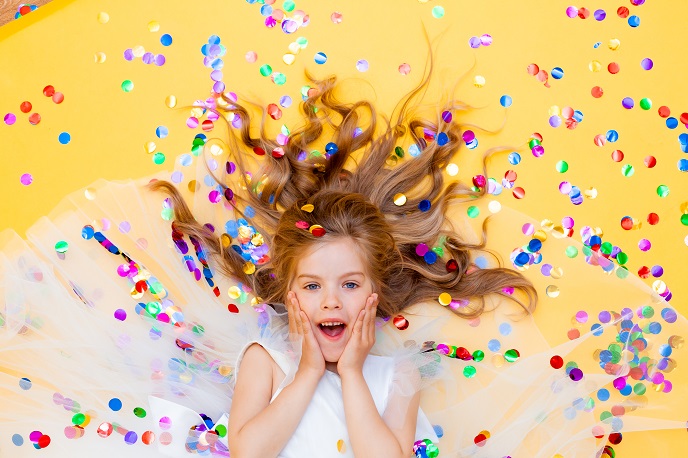 Девочка на празднике Девочка на празднике