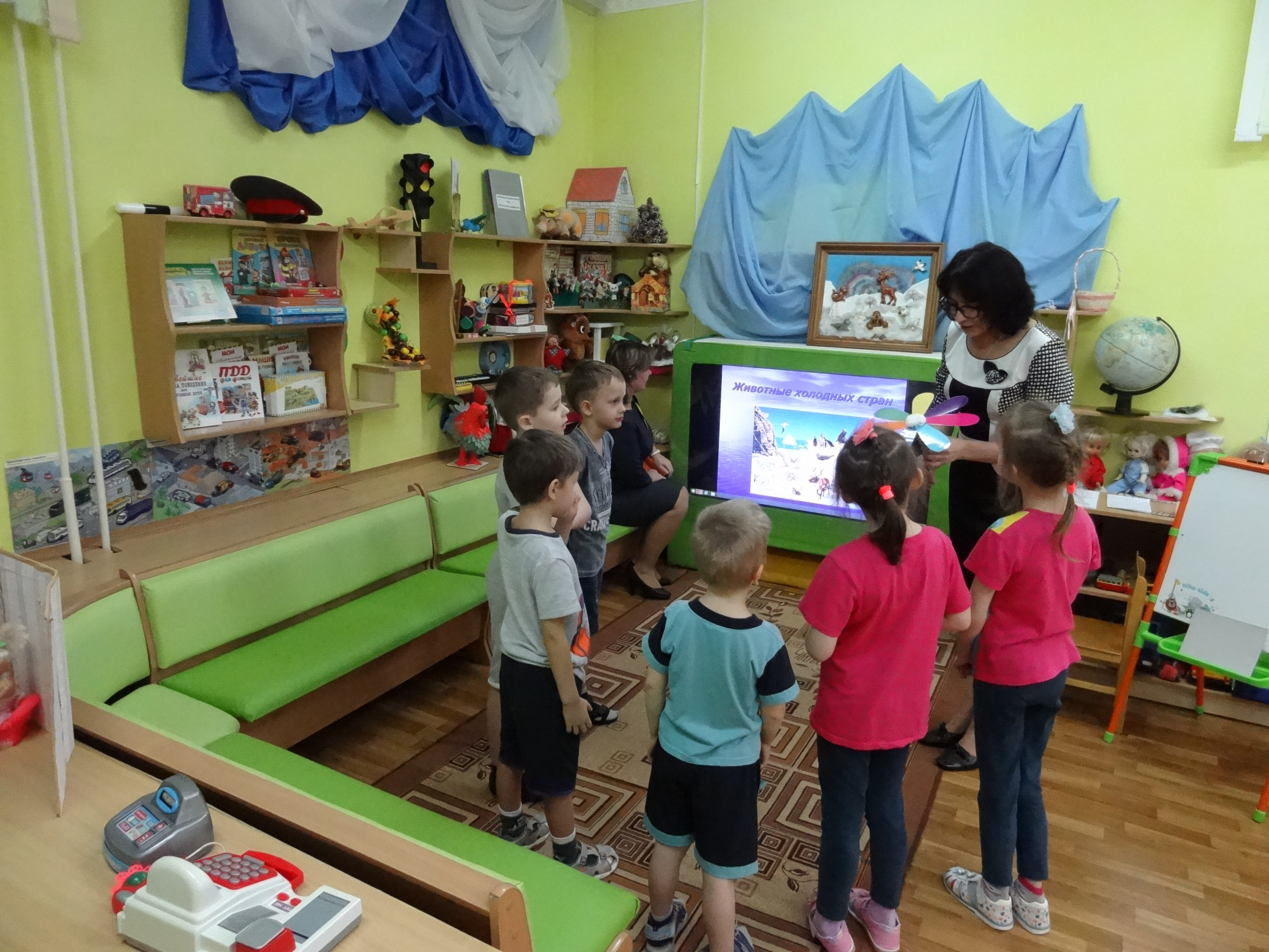 Картина-барельеф с арктическим пейзажем и животными Арктики Картина-барельеф с арктическим пейзажем и животными Арктики