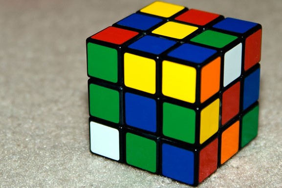 15-летний мальчишка побил рекорд по сборке кубика Рубика 
