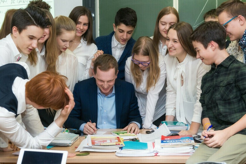 «Учителя года» открывают школу для педагогов России
