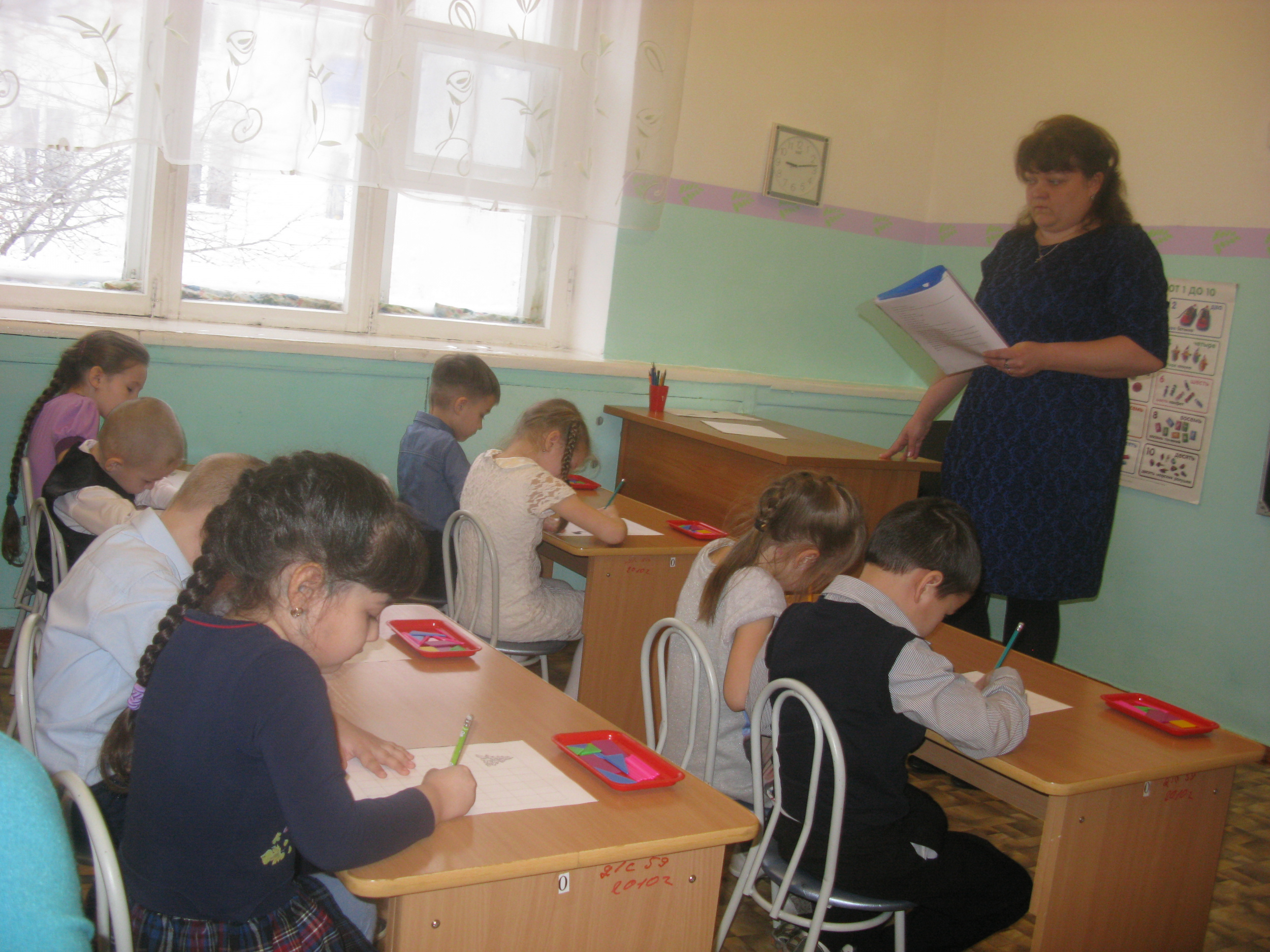 Найди лишнюю фигуру Найди лишнюю фигуру