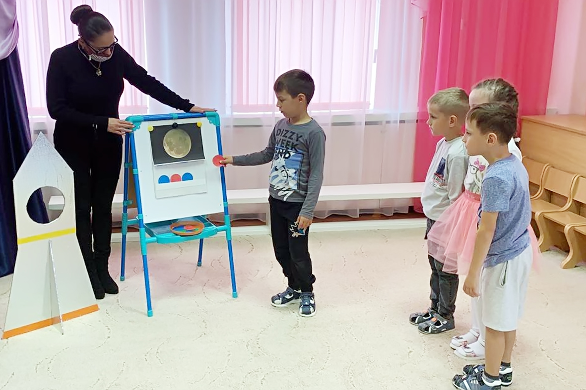 Луна – это спутник Земли Луна – это спутник Земли
