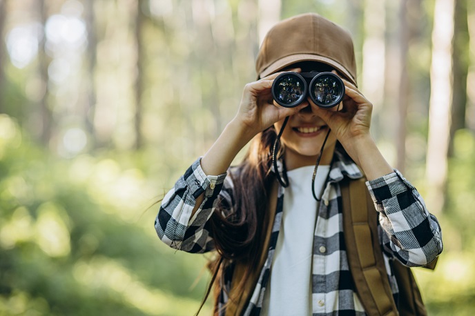 Мальчик с биноклем Мальчик с биноклем