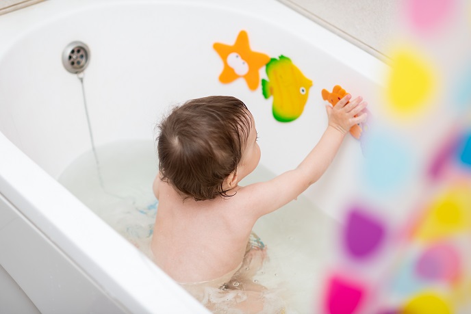 Малыш в ванной Малыш в ванной