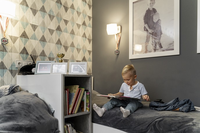 Мальчик читает Мальчик читает