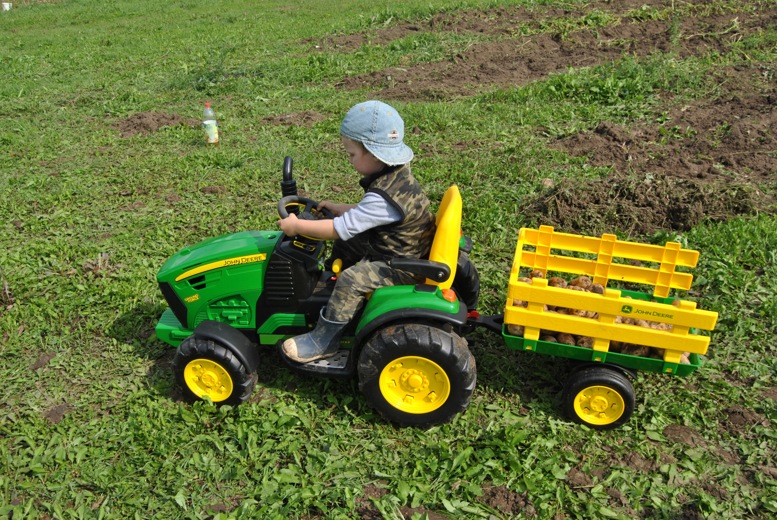 Одноместный миниатюрный аналог John Deere Одноместный миниатюрный аналог John Deere