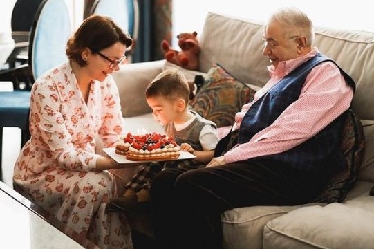 Молодая жена 76-летнего Петросяна Молодая жена 76-летнего Петросяна
