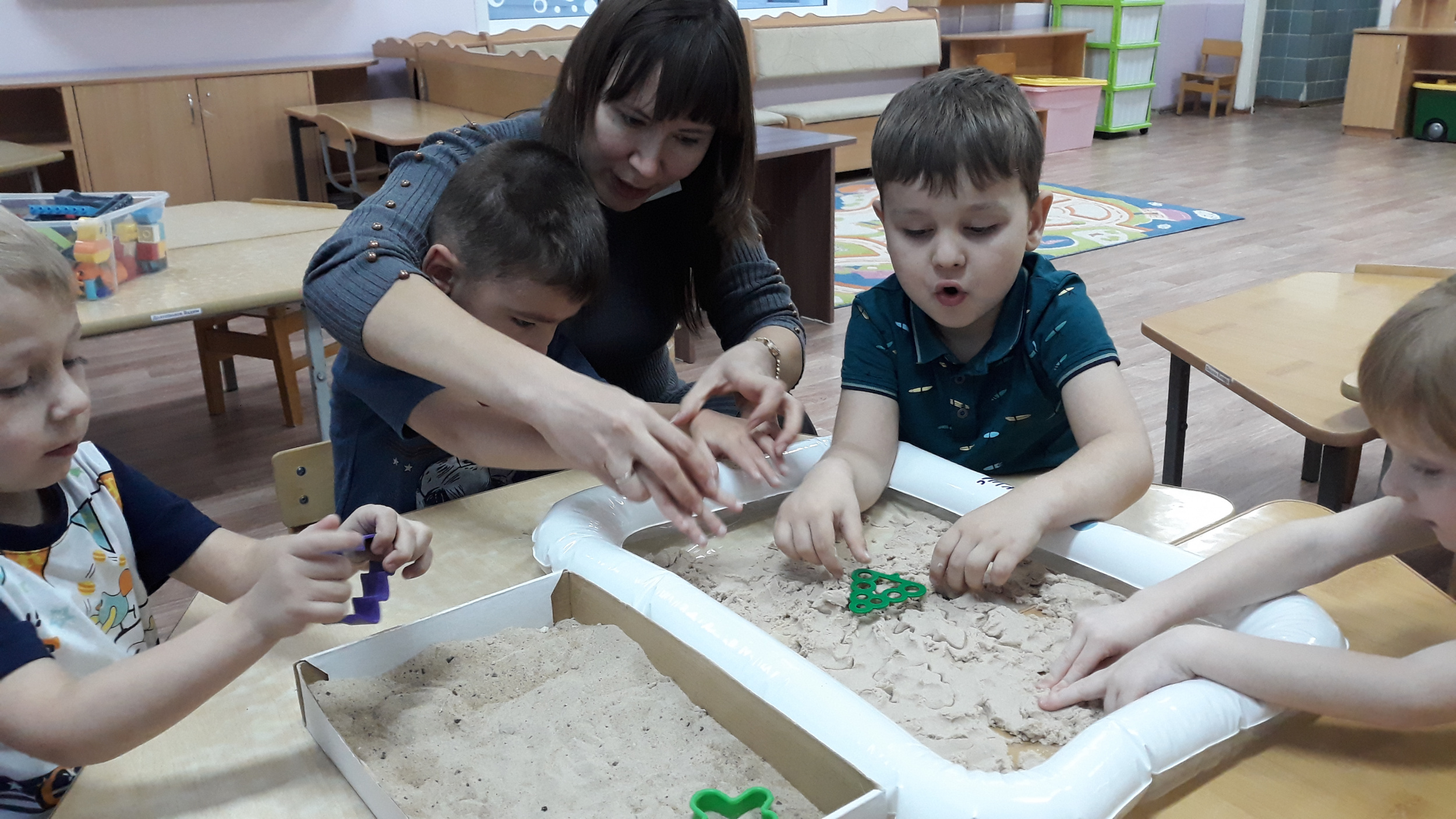 Ладошки в «волшебном» песке Ладошки в «волшебном» песке