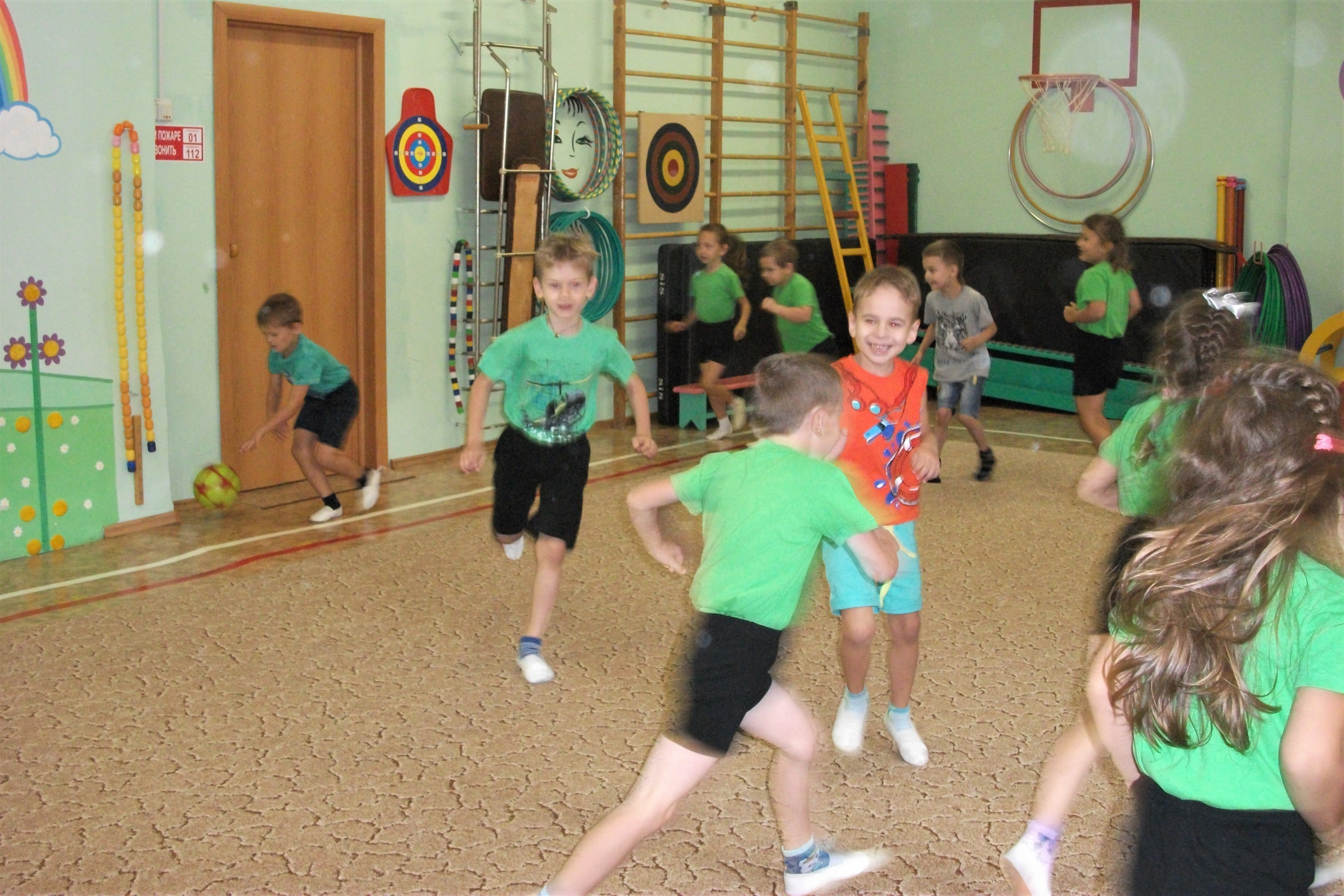 Физкультурное занятие для детей средней группы совместно с родителями
