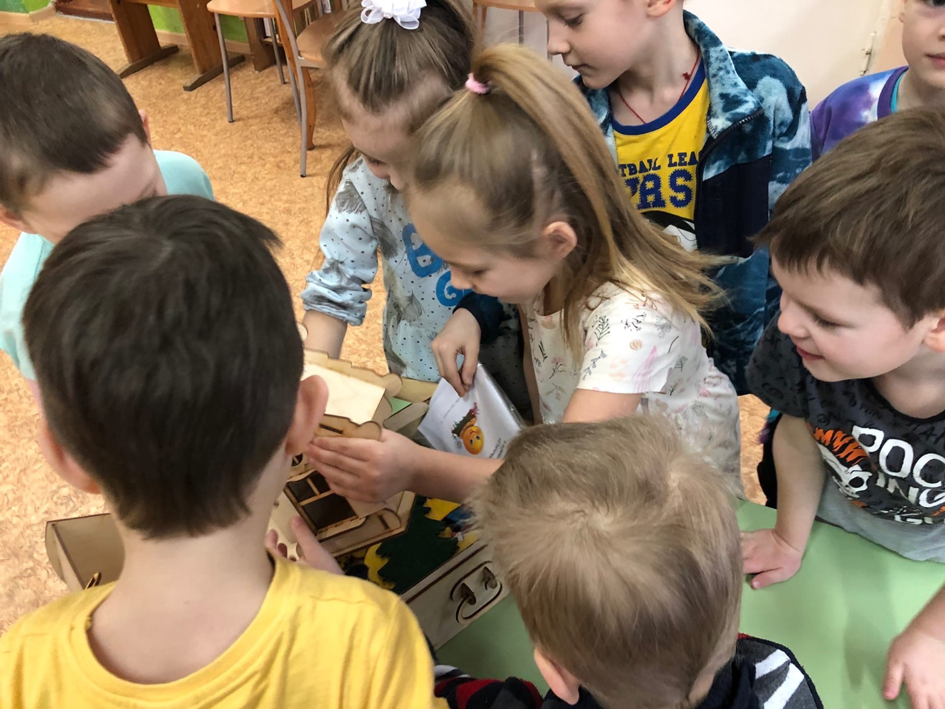 Спешим на помощь домовёнку Кузе Спешим на помощь домовёнку Кузе