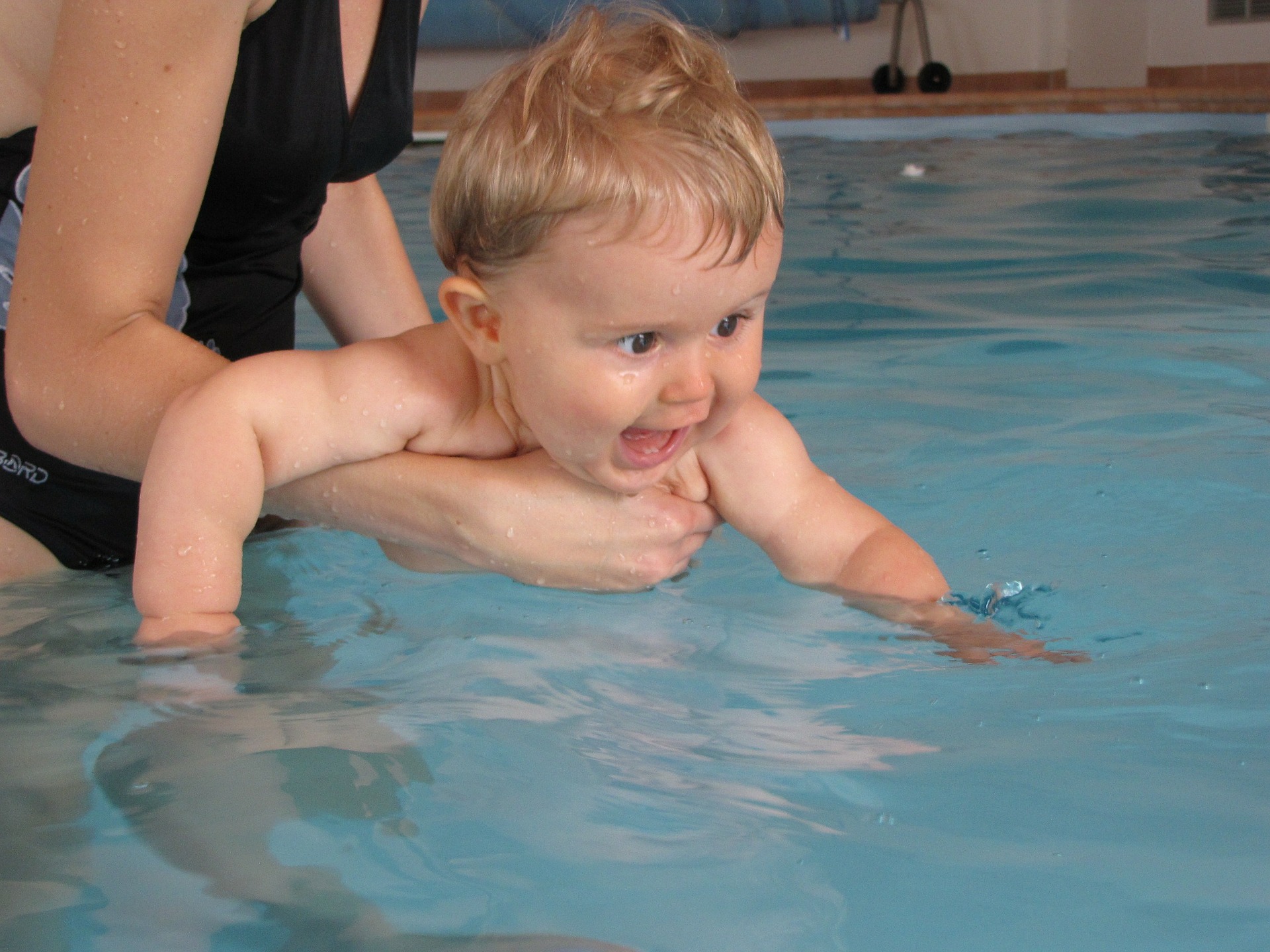 Учим ребенка плавать