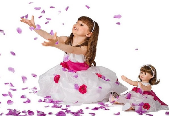 Девочка с куклой Девочка с куклой