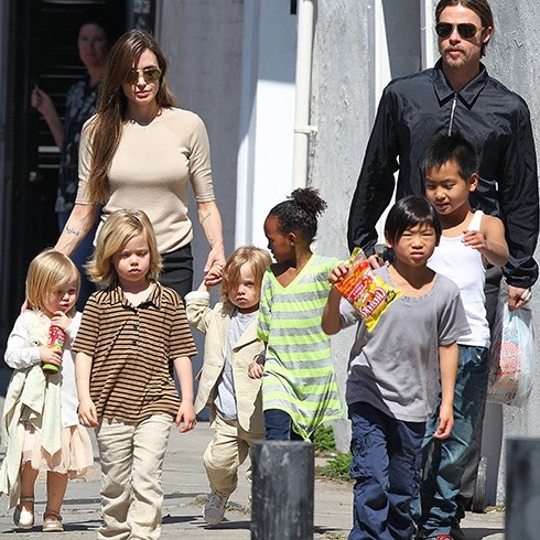 Анджелина Джоли + Брэд Питт = шестеро детей