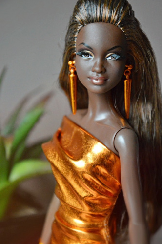 Кукла Барби сияние города бронзовое платье 