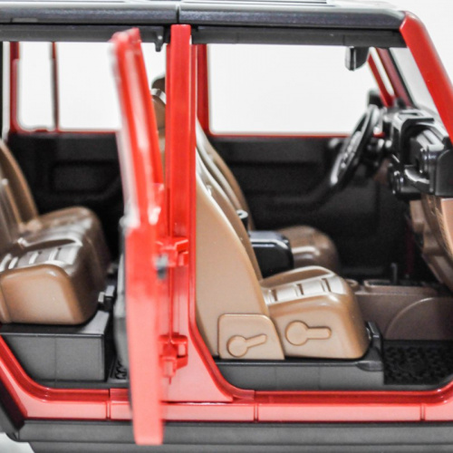 Внедорожник Jeep Wrangler Unlimited Rubicon c прицепом-коневозкой