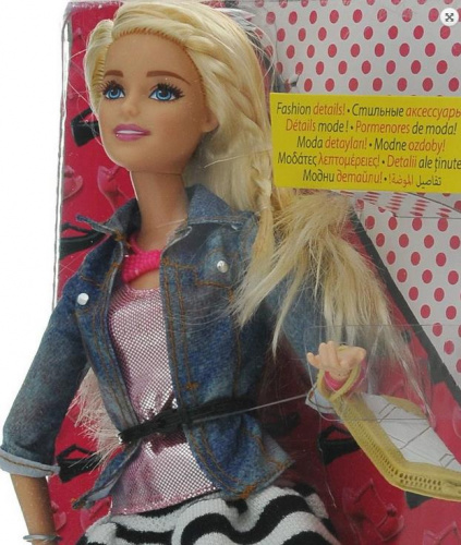 Кукла Barbie Fashionistas Делюкс в джинсовой куртке и юбке
